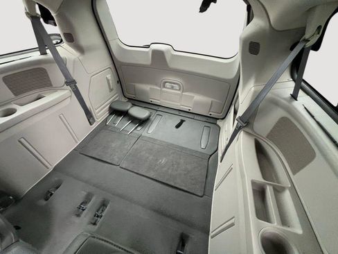 Used 2008 Chrysler Town & Country Touring image 18