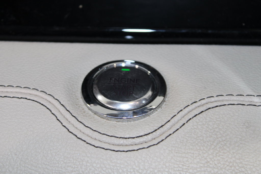 Used 2018 Lincoln Navigator Select RWD image 30