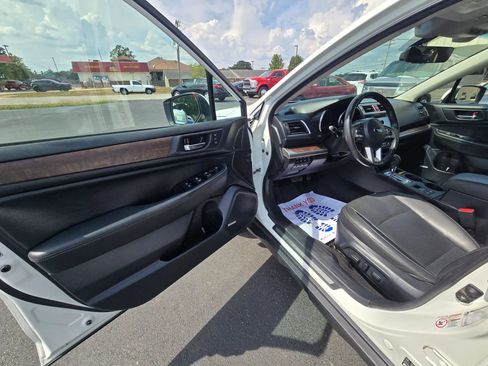 Used 2017 Subaru Outback 3.6R Limited AWD/4WD image 13