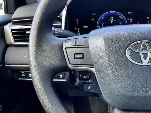 Used 2025 Toyota Camry LE image 23