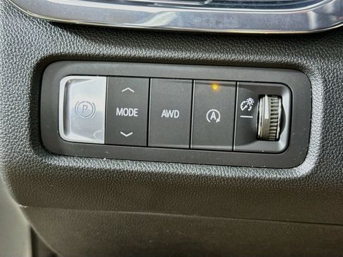 Used 2025 GMC Acadia Elevation AWD/4WD image 14