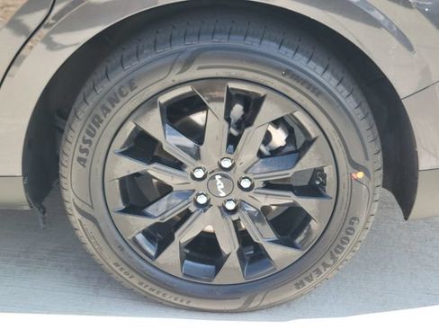 Used 2023 Kia Carnival SX Prestige FWD image 21