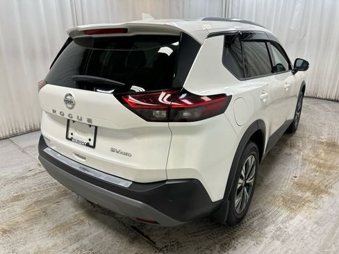 Certified 2021 Nissan Rogue SV w/ Premium Package image 11