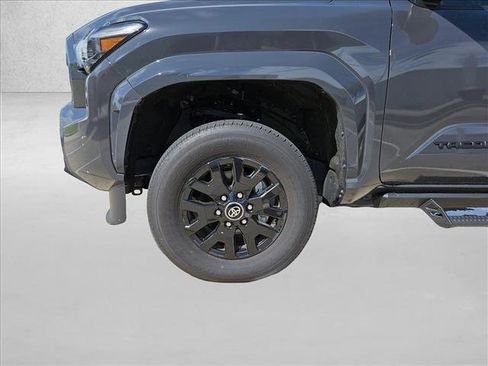 Used 2025 Toyota Tacoma SR5 AWD/4WD image 21