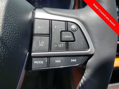 Used 2024 Toyota Highlander Platinum AWD/4WD image 40