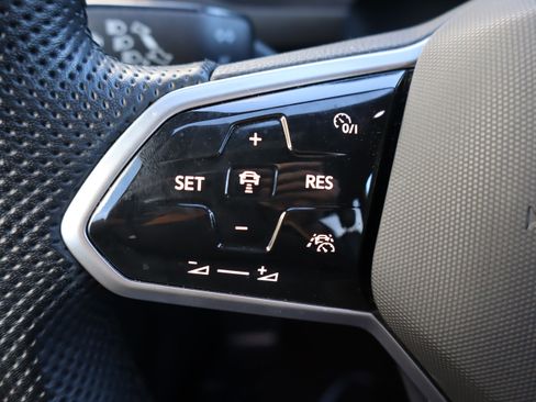 Used 2023 Volkswagen Tiguan SE R-Line image 20