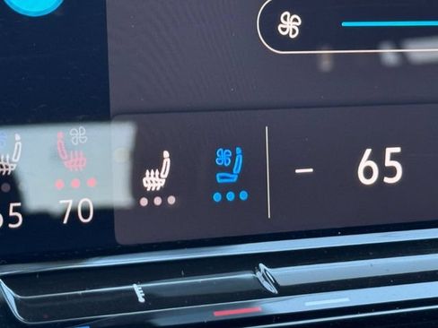 Certified 2024 Volkswagen Atlas Cross Sport SE AWD/4WD image 28