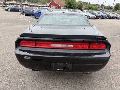 Used 2014 Dodge Challenger SRT8 Core RWD image 9