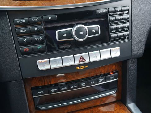 Used 2014 Mercedes-Benz E 350 Sedan image 17