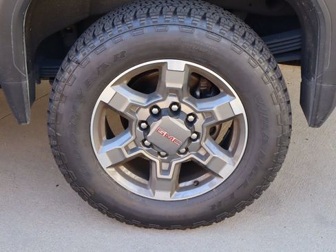 Used 2025 GMC Sierra 2500 SLT w/ SLT Convenience Package AWD/4WD image 29