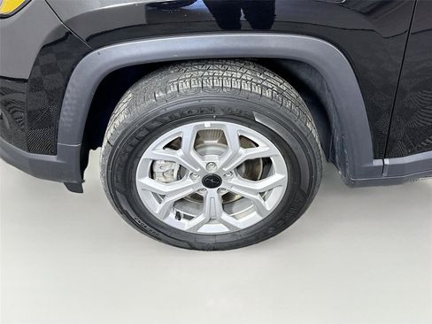 Used 2025 Jeep Compass Latitude AWD/4WD image 21