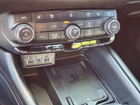Used 2022 Dodge Durango R/T w/ Blacktop Package AWD/4WD image 18