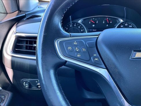 Used 2021 Chevrolet Equinox LT FWD image 18