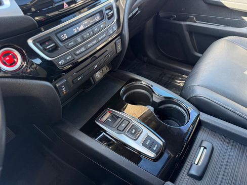 Used 2018 Honda Pilot Touring image 13