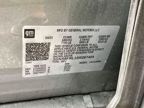 Used 2025 Chevrolet Suburban Premier AWD/4WD image 13