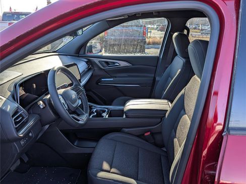 New 2026 Chevrolet Traverse LT image 12