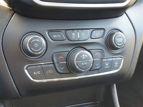 Used 2022 Jeep Cherokee Latitude Lux w/ Sun & Sound Group image 26