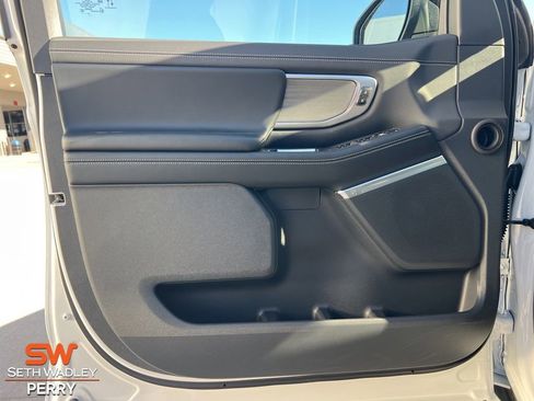 New 2025 Ford Expedition Platinum w/ Driver's Package image 16