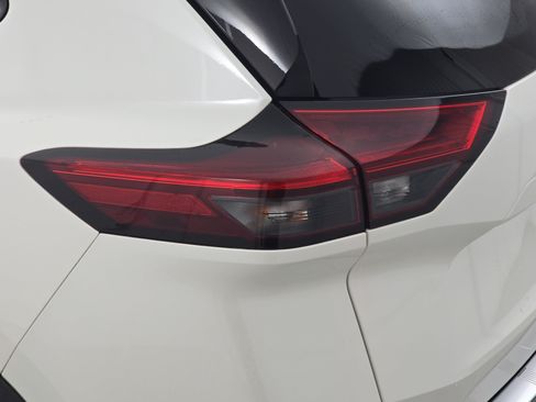 Certified 2023 Nissan Rogue SL AWD/4WD image 35