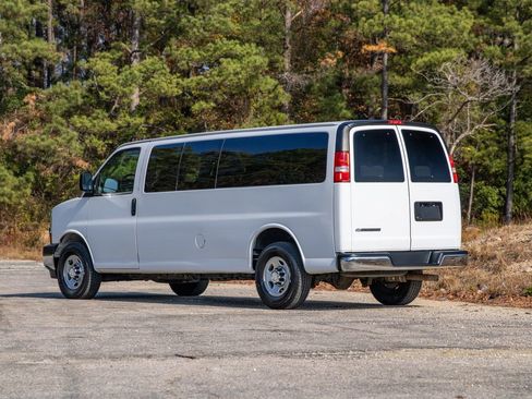 Used 2017 Chevrolet Express 3500 LT w/ LT Preferred Equipment Group image 7