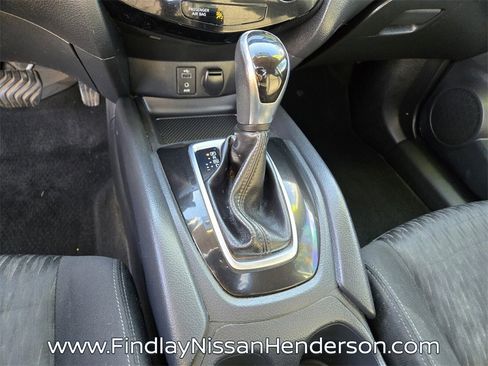 Used 2017 Nissan Rogue SV w/ SV Premium Package image 26