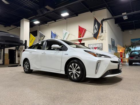 Used 2022 Toyota Prius XLE AWD/4WD image 3