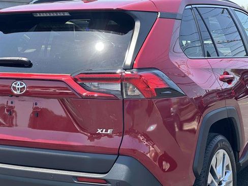 Used 2022 Toyota RAV4 XLE Premium FWD image 39