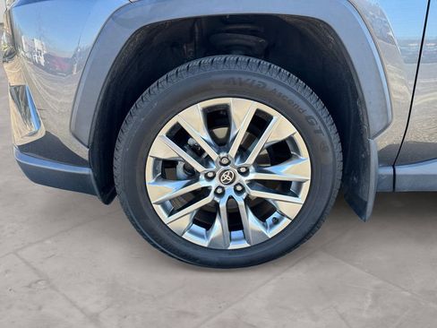 Used 2021 Toyota RAV4 XLE Premium image 14