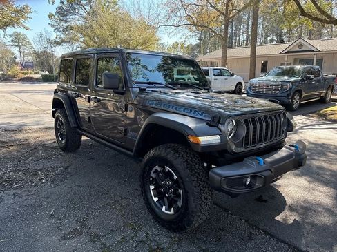 Used 2025 Jeep Wrangler Rubicon w/ Convenience Group image 7
