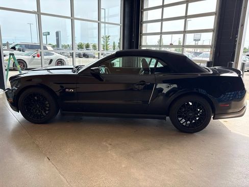 Used 2012 Ford Mustang GT Premium w/ HID Headlamps & Security Pkg RWD image 7