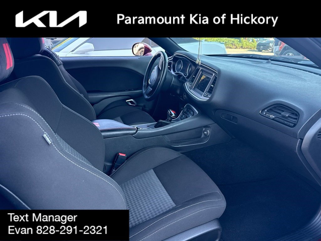 Used 2022 Dodge Challenger R/T w/ Driver Convenience Group RWD image 15