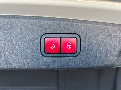 Used 2016 Mercedes-Benz E 350 Sedan image 25