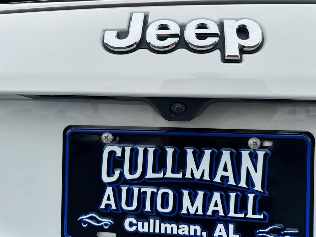 Used 2024 Jeep Compass Latitude AWD/4WD image 8