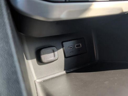 Used 2023 GMC Acadia SLE image 33