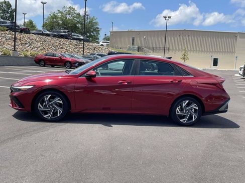 Certified 2025 Hyundai Elantra SEL FWD image 6