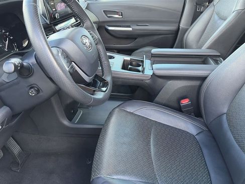 Certified 2023 Toyota Sienna XSE image 17