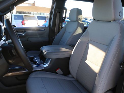 Used 2025 Chevrolet Silverado 2500 LT w/ Convenience Package image 14