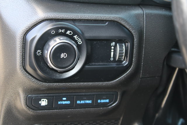 Used 2023 Jeep Wrangler Unlimited Sahara w/ Cold Weather Group AWD/4WD image 13
