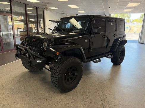 Used 2013 Jeep Wrangler Unlimited Sahara w/ Dual Top Group AWD/4WD image 4