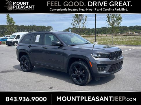 Used 2025 Jeep Grand Cherokee Altitude image 1