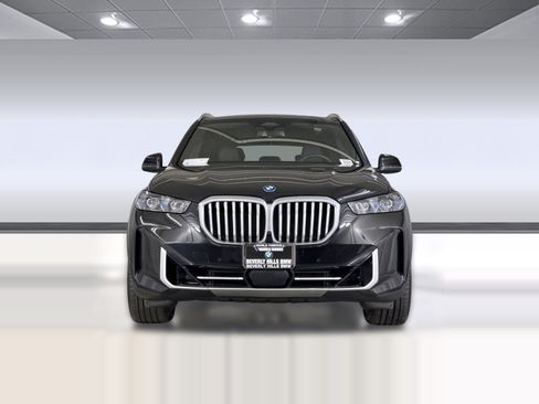 Used 2026 BMW X5 xDrive50e w/ Parking Assistance Package AWD/4WD image 6