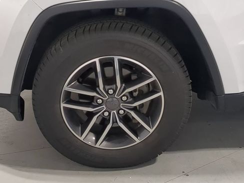 Used 2019 Jeep Grand Cherokee Limited AWD/4WD image 17