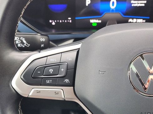 Certified 2024 Volkswagen Taos SE image 19