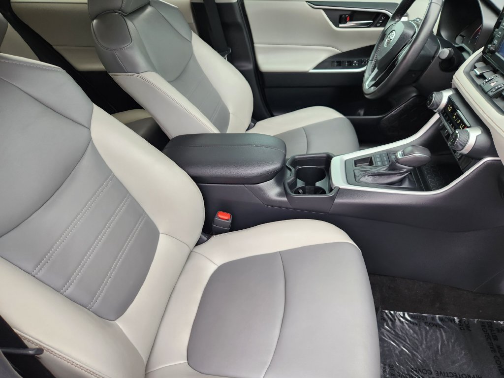 Used 2019 Toyota RAV4 XLE Premium w/ Cold Weather Package AWD/4WD image 5