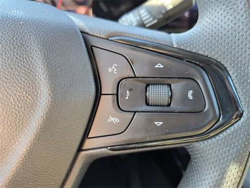 Used 2025 Chevrolet Trax LT image 23