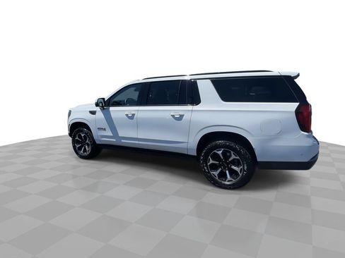 Used 2025 GMC Yukon XL AT4 w/ AT4 Premium Package AWD/4WD image 5