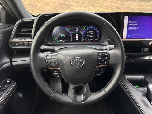 Used 2023 Toyota Crown AWD/4WD image 12