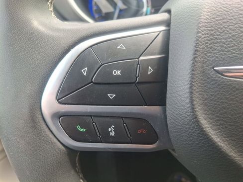 Certified 2024 Chrysler Pacifica Touring-L FWD image 15