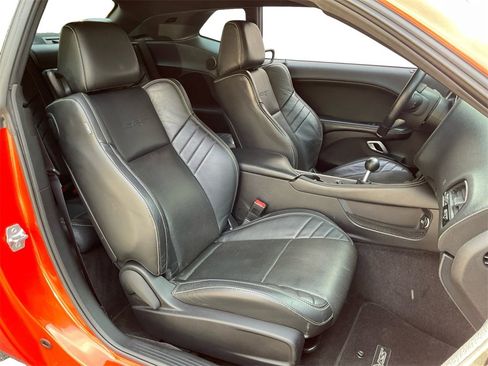 Used 2016 Dodge Challenger SRT w/ Technology Group image 28