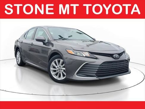 Certified 2022 Toyota Camry LE FWD image 1